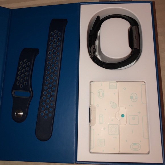 FitBit Charge 2 - Picture 2 of 3